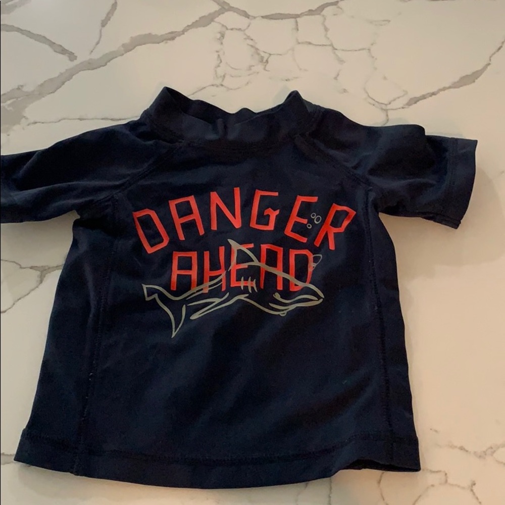 EUC Old Navy rash guard m, sz 6-12 mos